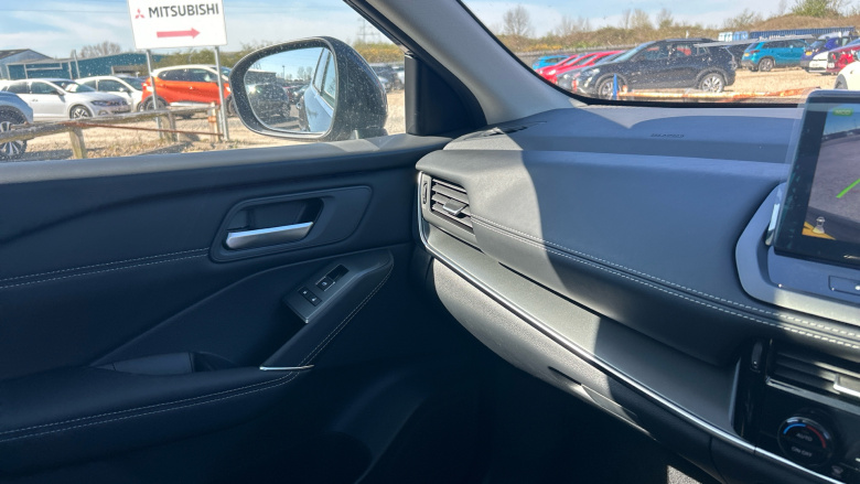 Nissan Qashqai 1.3 DiG-T MH N-Connecta 5dr Petrol Hatchback